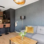 شقة Modern Gorczynska & Parking & Balcony By Renters Prestige